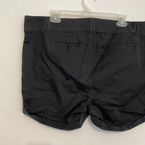 TORRID Plus Size 5 Inch Stretch Sateen Mid Rise Belted Short Black 20 - NO BELT - Picture 12 of 13